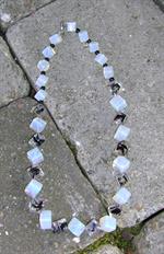 Hotsjok design halskæde med opal og krystal